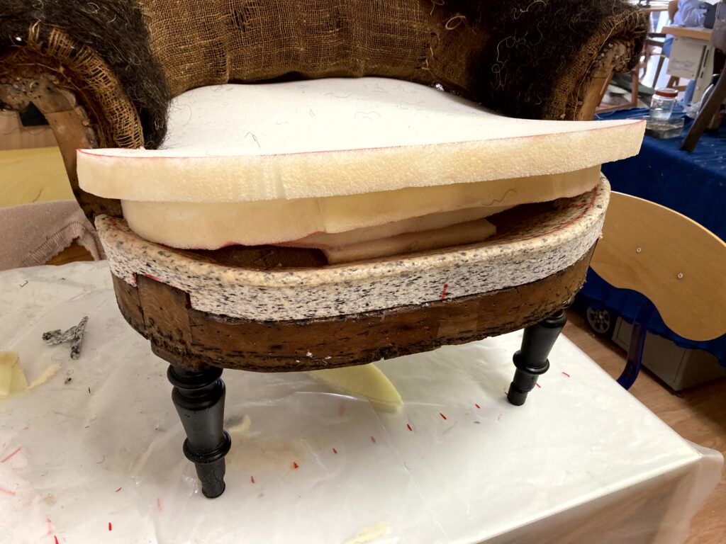 Garniture-mousse-crapaud-renovation-fauteuil-toulon