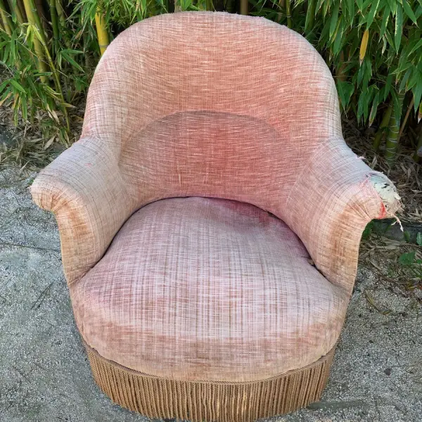 Fauteuil crapaud avant restauration